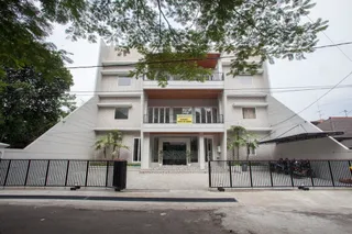 RedDoorz Syariah near Universitas Negeri Malang