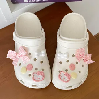 รองเท้ารูระบายลายแมวการ์ตูนสุดน่ารัก มีหลายสีให้เลือกครบ โบลายตารางชมพูเพิ่มความคิวท์ รองเท้าแตะผู้หญิงฤดูร้อนพื้นนุ่ม จัดส่งตรงจากไทย