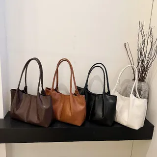 กระเป๋าสะพายไหล่ สไตส์นี้เท่มาก แฟชั่นฤดูใบไม้ผลิฮิตมากตอนนี้ กระเป๋านาดใหญ่จุของได้เยอะ หนังPU งานดี